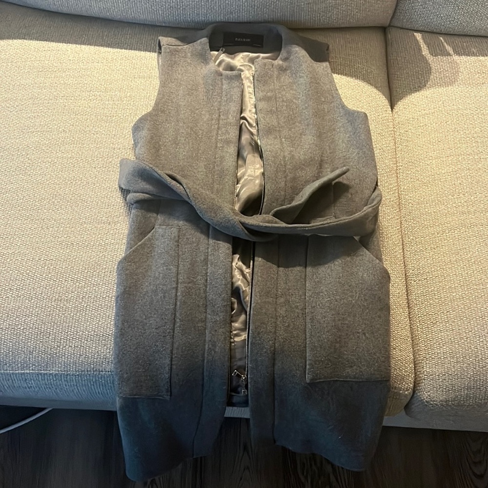 Zara wool blend sleeevless zip up jacket